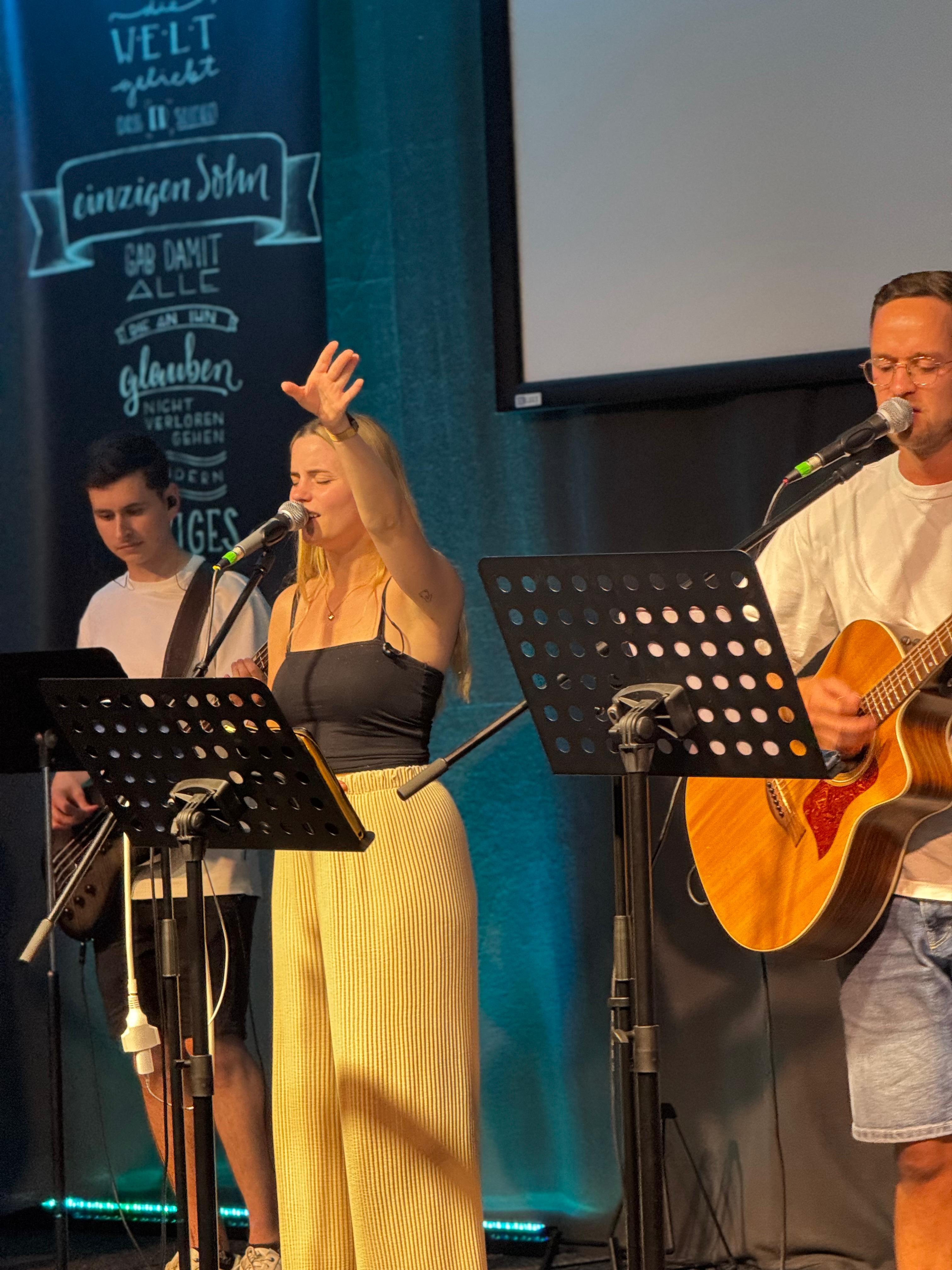 Die Lighthouse-Band gemeinsam auf der Bühne